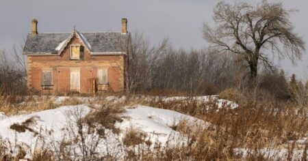 Charming Old Farmhouse in Peterborough Charming Old Farmhouse in Peterborough