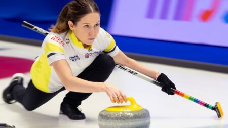 Kaitlyn Lawes Stays Undefeated, Advances to Playoffs at Scotties Kaitlyn Lawes Stays Undefeated, Advances to Playoffs at Scotties