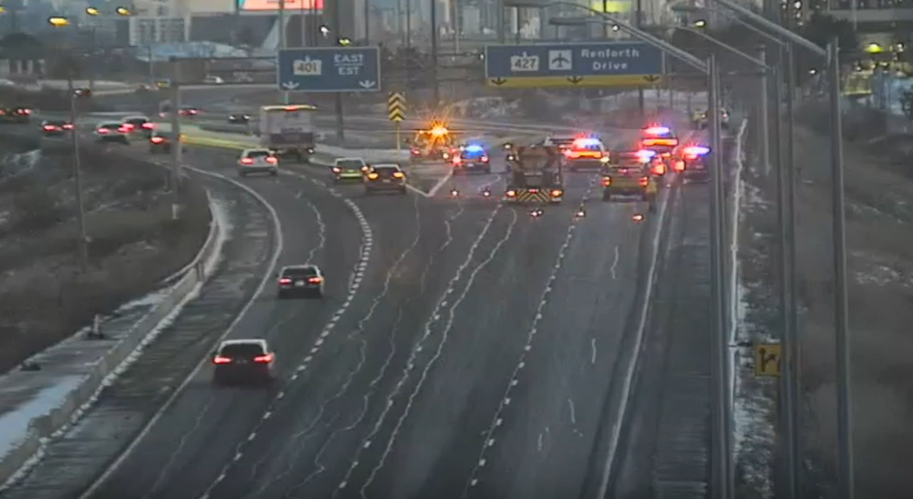 Driver Sought After Woman Struck on Hwy. 401 in Mississauga Driver Sought After Woman Struck on Hwy. 401 in Mississauga