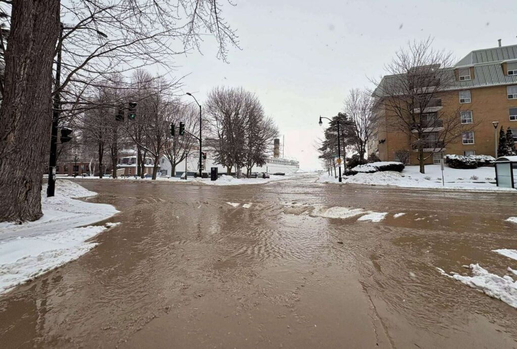 Flooding and Water Outage in Downtown Kingston Flooding and Water Outage in Downtown Kingston