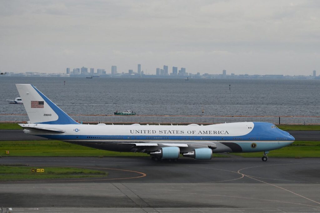 Repainting Air Force One in Trump’s Color Scheme Repainting Air Force One in Trump’s Color Scheme