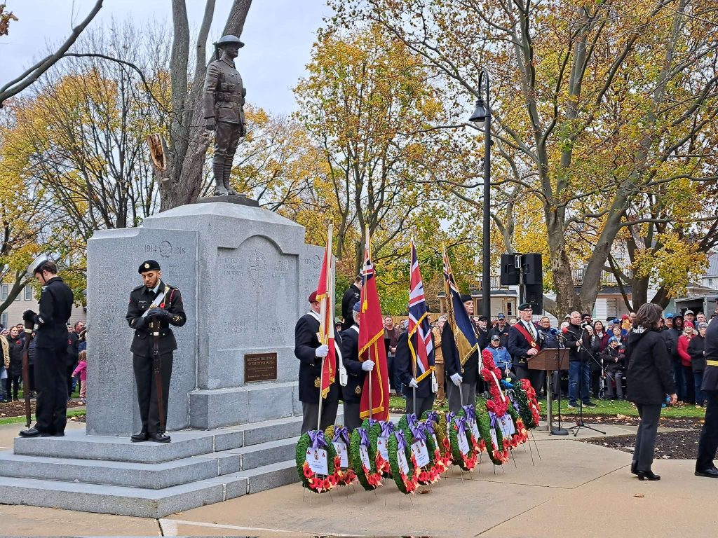 Large crowd gathers in Sarnia to remember