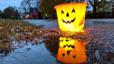 A balmy Halloween for Ontario, Quebec as October temperature records broken