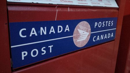 Canada Post issues lockout notice to CUPW