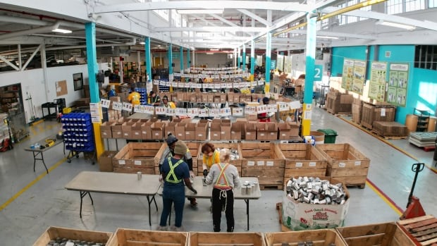Food bank use in Toronto breaks records — again Food bank use in Toronto breaks records — again