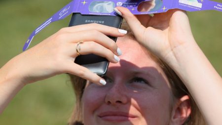 How long will the eclipse last in Ontario?