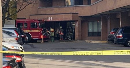 Paramedics rush patients to hospital after fire in Toronto residential building - Toronto | Globalnews.ca