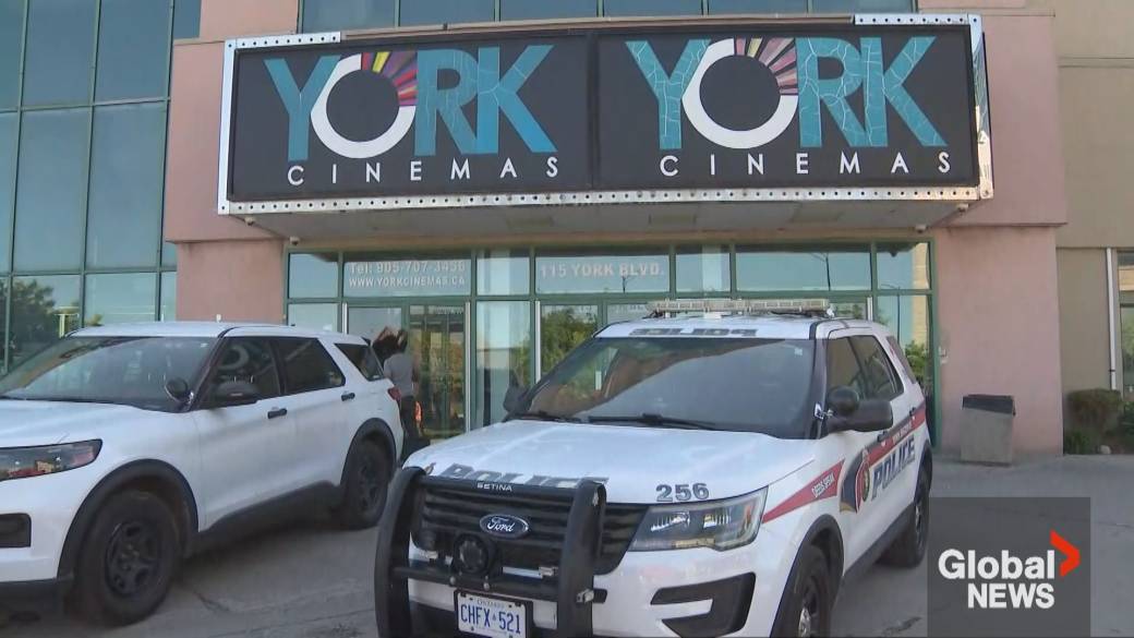 Click to play video: 'Suspects sought in three shootings at same Richmond Hill cinema'