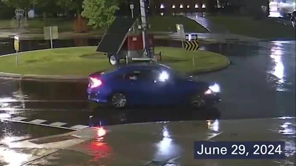 Click to play video: 'Video shows moment shots fired from car at movie theatre in Richmond Hill, Ont.'