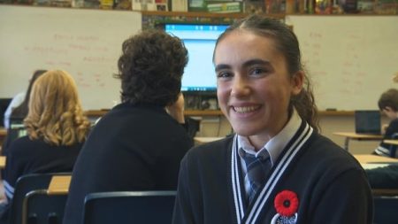 Toronto's junior historians help archive veterans' stories and memories | CBC News