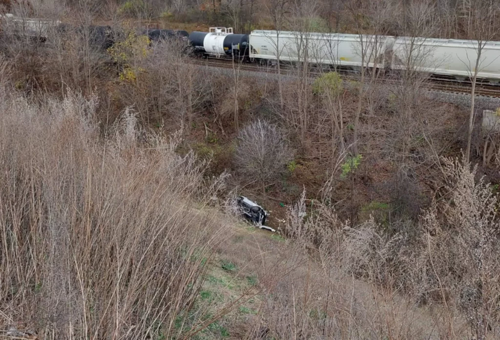 VIDEO: Vehicle rolls down embankment leading to closed lane on Hamilton highway