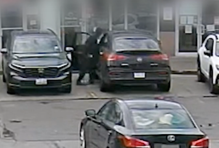 VIDEO: Woman carjacked at knifepoint in Richmond Hill plaza