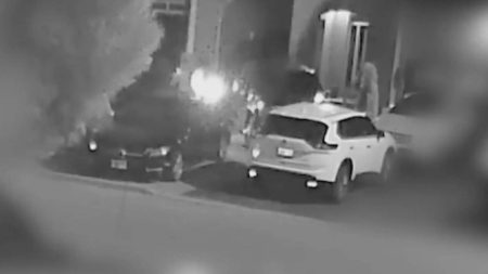 Video of tow truck set on fire in Vaughan