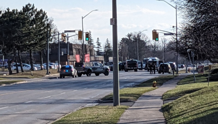 Witnesses detail tense police standoff after Burlington armed robbery