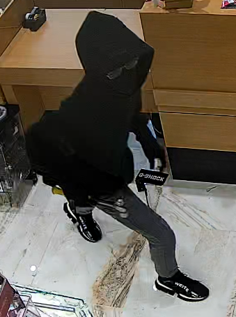 Police Proceed to Examine Jewellery Retailer Theft in Cambridge 2 Looking to identify and speak to this individual.