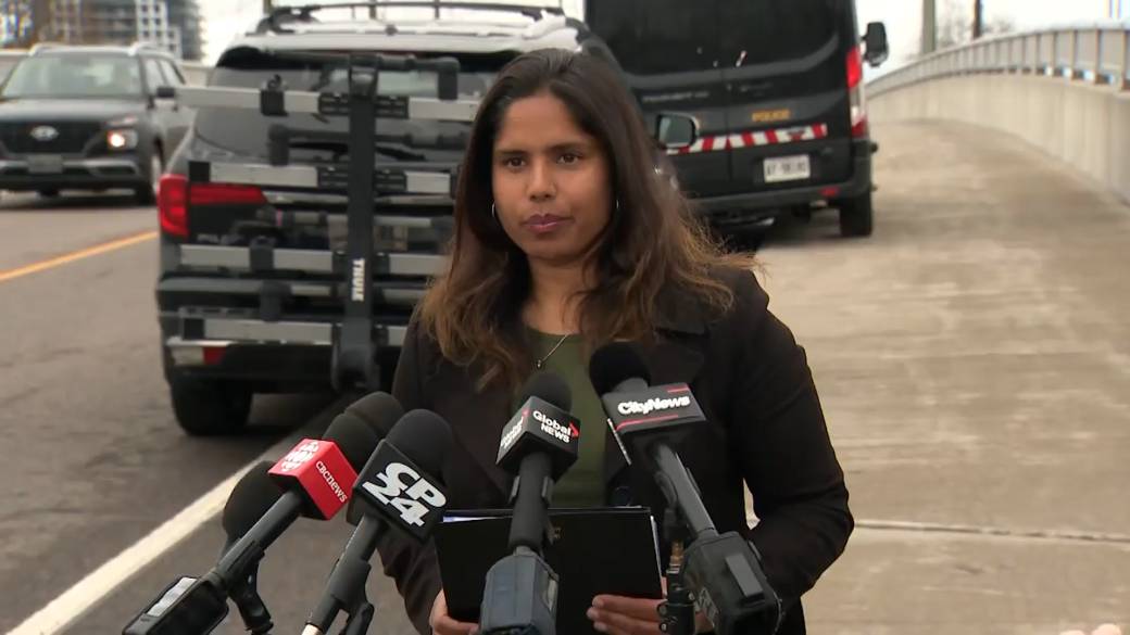 Click to play video: 'SIU investigating Highway 401 crash that left 4 dead, including infant'