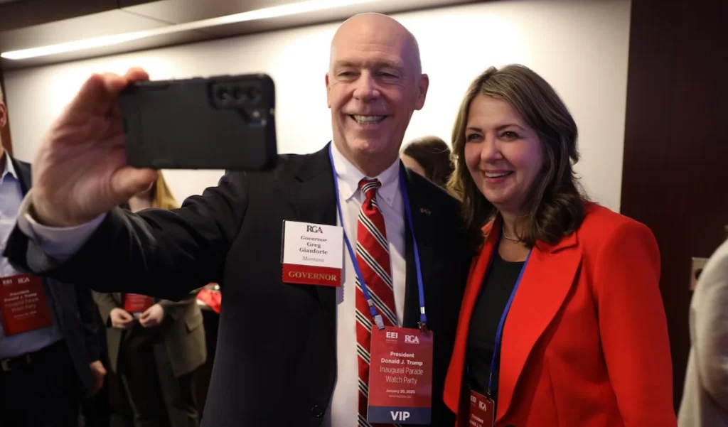 Danielle Smith is undermining Canada: former chief commerce negotiator Danielle Smith poses for a selfie with Montana Governor Greg Gianforte, found guilty of beating up a reporter in 2017.