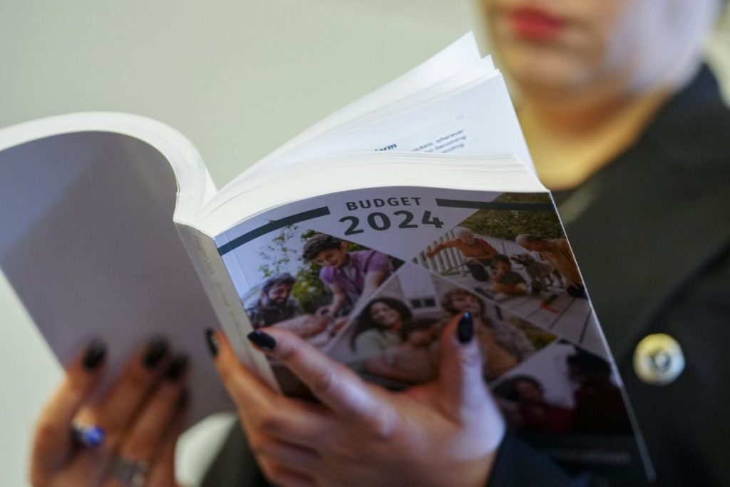 Ottawa's 'meh' budget drew skepticism from public, finance department was told