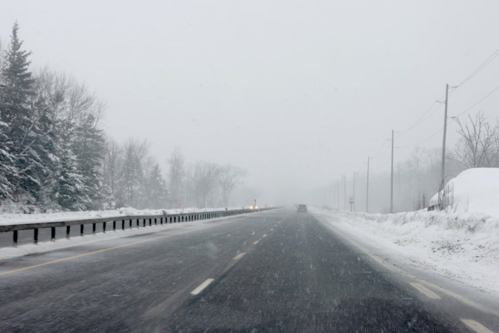 Snow squalls may dump as much as 60 cm of snow on components of Ontario: Atmosphere Canada Snow squalls could dump up to 60 cm of snow on parts of Ontario: Environment Canada