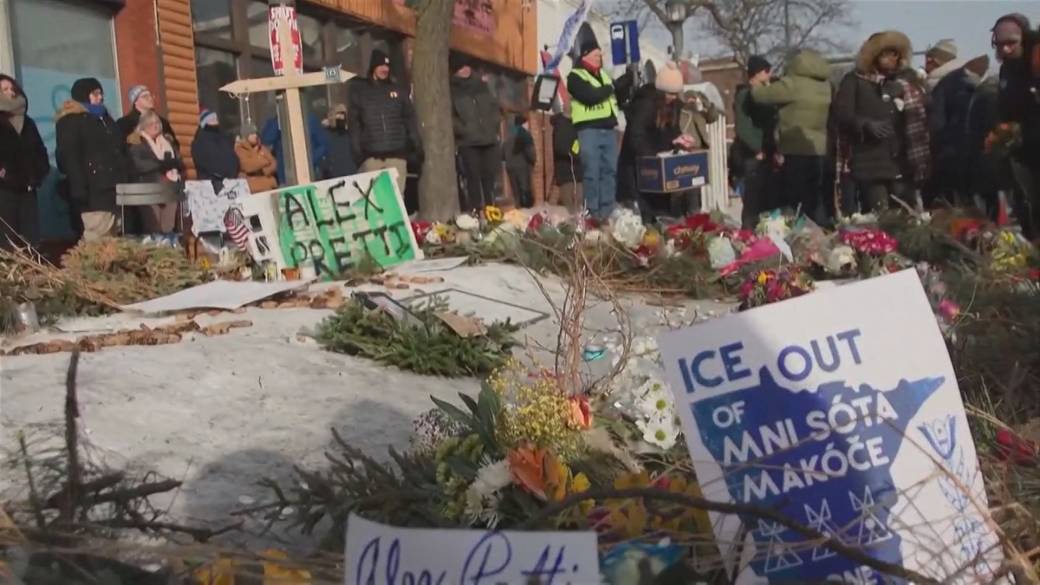 Click to play video: 'White House shifts stance on deadly ICE shooting of Alex Pretti'