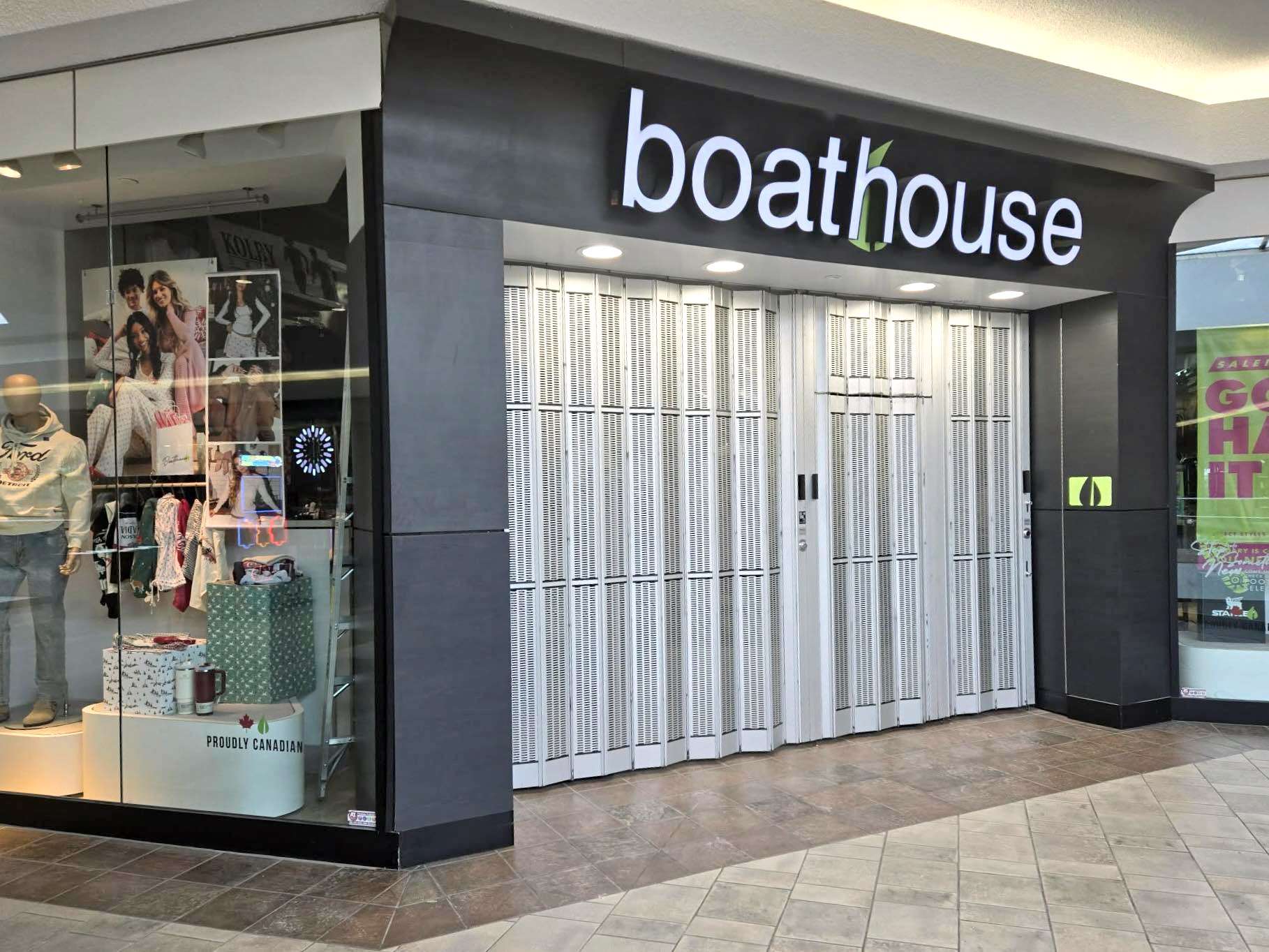 Jewelry Store Theft at Cataraqui Centre 1 Michael Hill Smash And Grab Jan21 26 Submitted 3