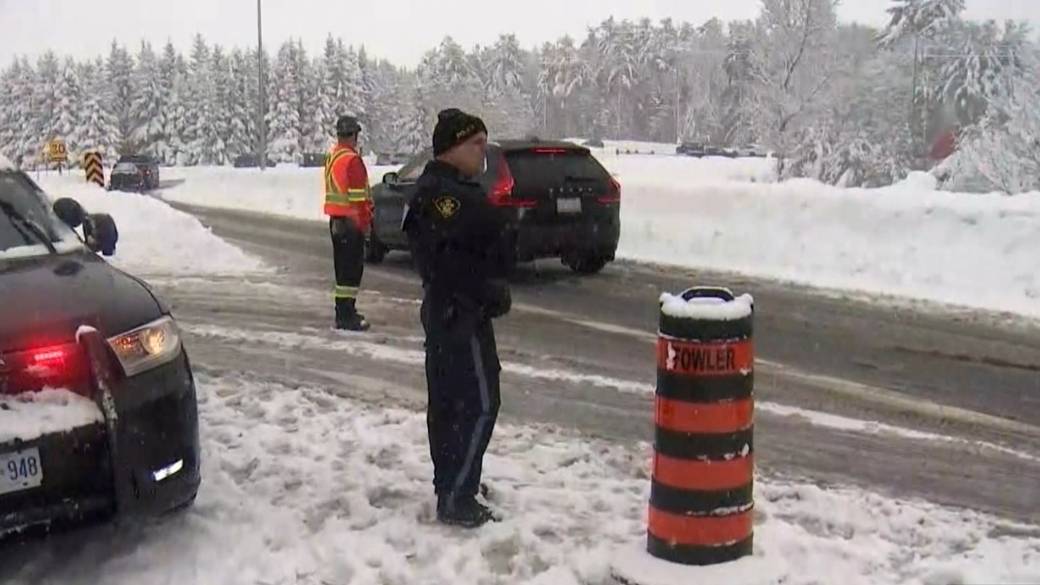 Click to play video: 'Major snowstorm shuts down Hwy 11'
