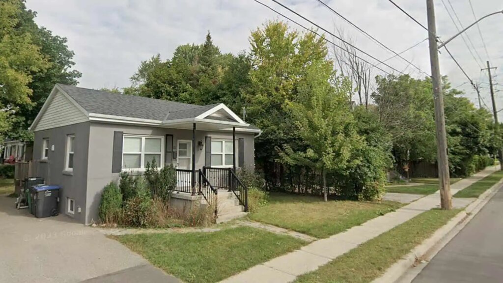 Two homes could be demolished for a townhouse development in Mississauga