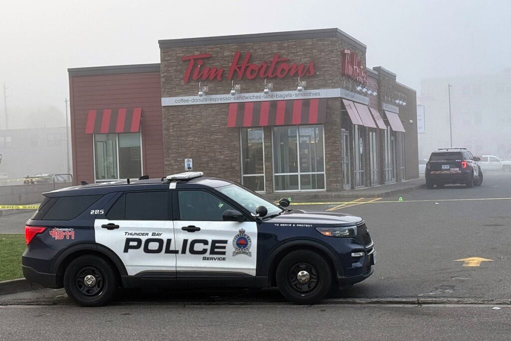 Why did this Northern Ontario Tim Hortons close its dining room?