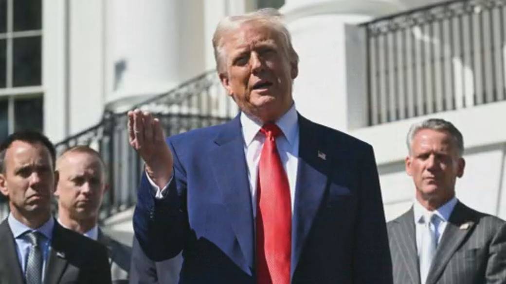 Click to play video: 'Trump hikes tariffs on China to 125%'