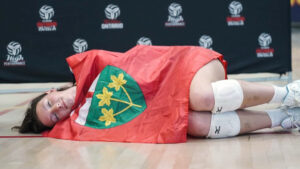 Mavs players pay homage to club’s milestone 40th in volleyball win, first-ever CSG women’s baseball action, diver Lindsay medals – OttawaSportsPages.ca