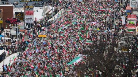 Protesters Demand Canada Acknowledge Iran’s Exiled Crown Prince