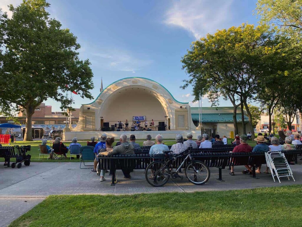 New Rules Limit Community Gatherings in Oshawa’s Memorial Park