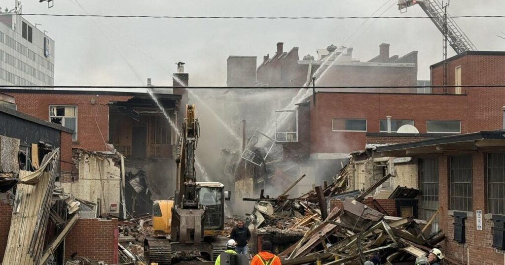 Blaze Engulfs Old Ontario Chronicle Building