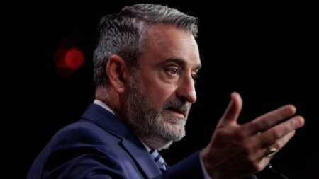 Education Minister Urges Schools to Avoid Controversial Topics