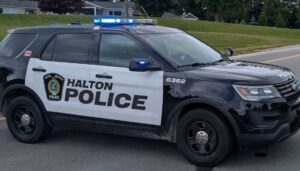 Police searching for male suspect after jewellery store robbery in Oakville