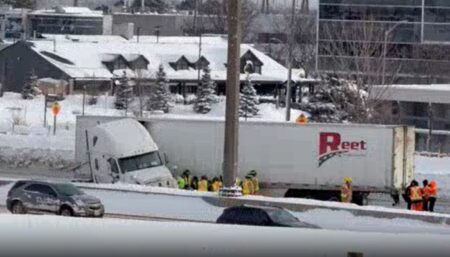 Snow Causes Traffic Woes on QEW in Burlington Snow Causes Traffic Woes on QEW in Burlington