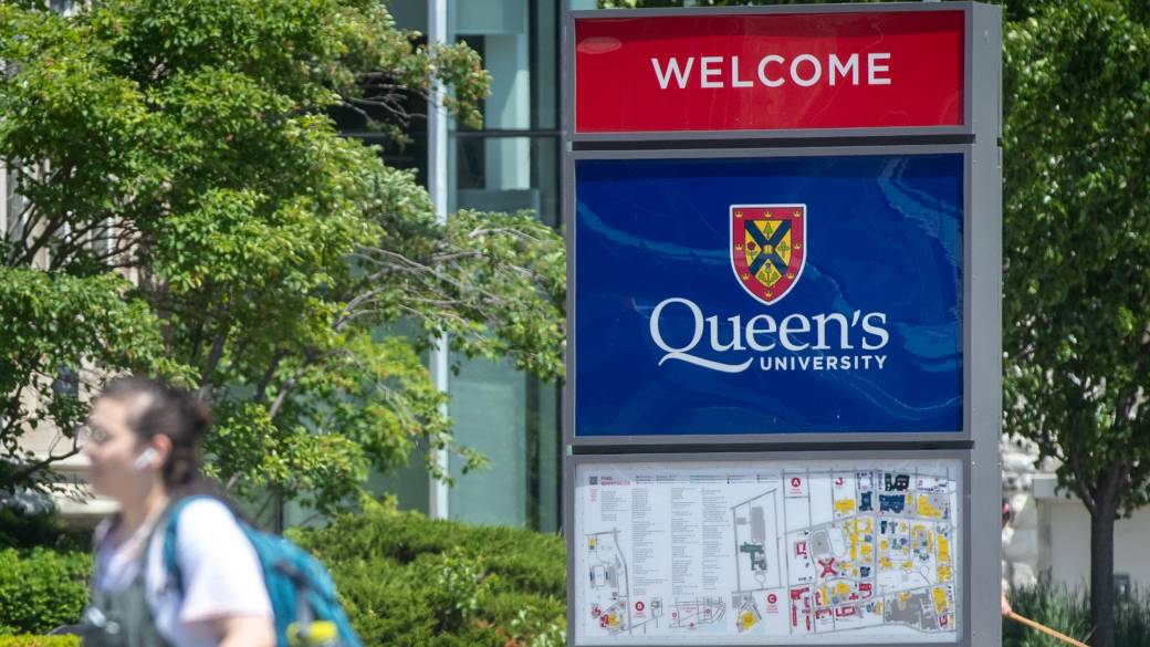 Click to play video: 'Universities’ and colleges’ growing deficits, layoffs concern unions across country'