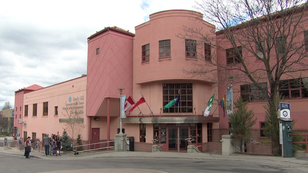 Ottawa’s Drug Consumption Sites Face Funding Cuts Ottawa’s Drug Consumption Sites Face Funding Cuts