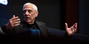 Vinod Khosla Warns of Job Losses by 2030 Due to AI