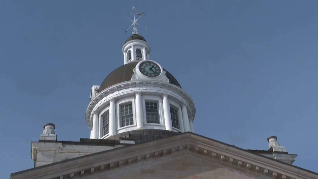 Click to play video: 'Police union criticizes silence as Kingston’s deputy chief retires'