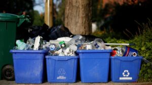 Pilot project aims to ease recycling burden for London, Ont., businesses after blue box changes