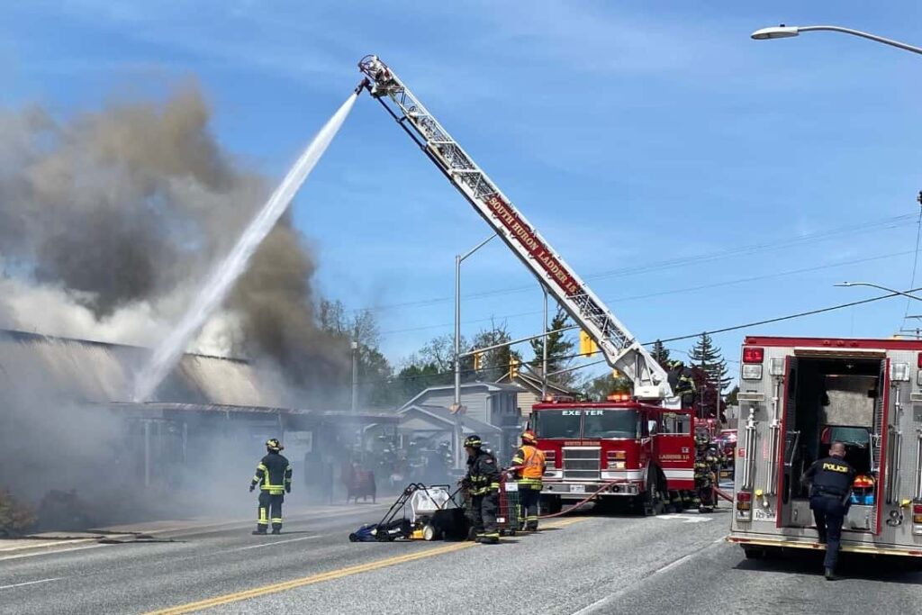 Blaze Engulfs RONA Store in Grand Bend Blaze Engulfs RONA Store in Grand Bend