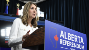 Smith Receives Security Clearance Amid Controversy