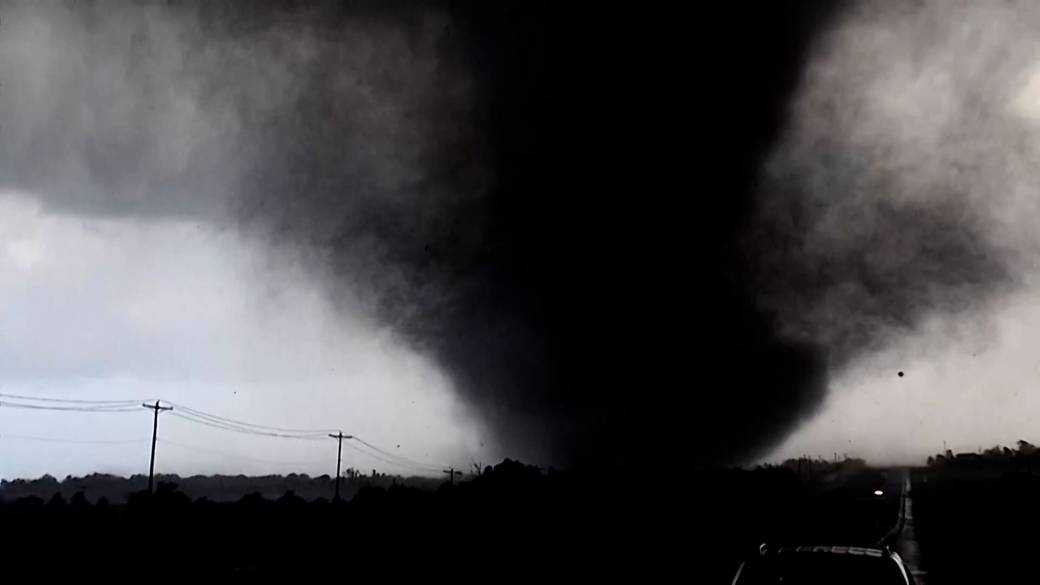 Click to play video: 'At least 10 injured after tornado rips through northern Oklahoma'