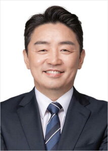 Kang Hoon-sik Visits Canada to Boost Submarine Deal