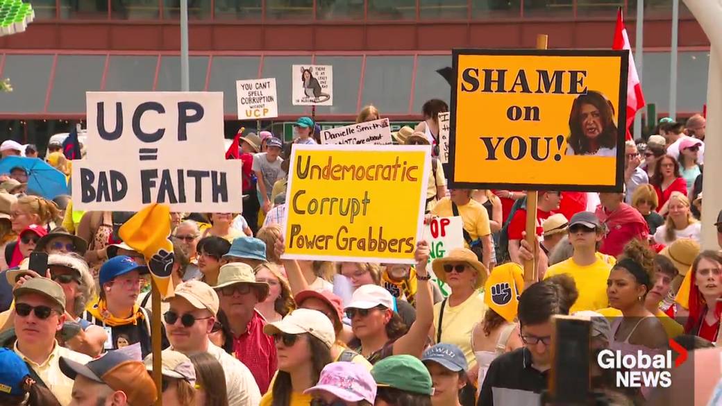 Click to play video: 'Hundreds rally for Alberta-wide day of protest'