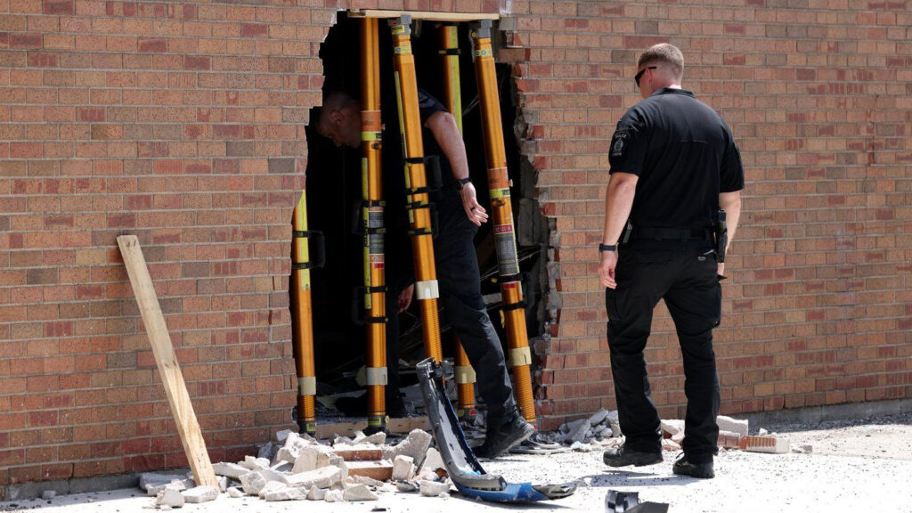 Car Crashes into Gym, Injuring Seven in London, Ont.