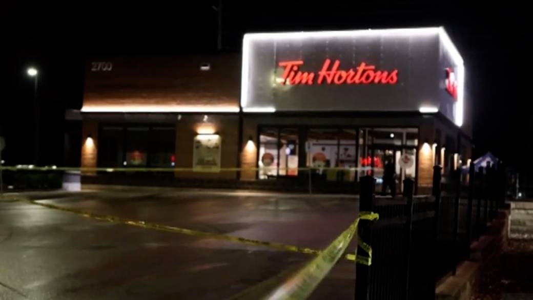 Click to play video: '23-year-old man killed outside North Oshawa Tim Hortons, police searching for suspects'