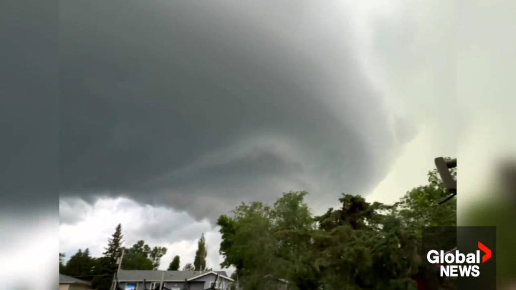 Click to play video: 'Third Saskatchewan tornado confirmed this year damaging farms, vehicles'