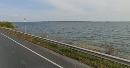 Vehicle Submerged in Lake, Search Underway for Missing People Vehicle Submerged in Lake, Search Underway for Missing People